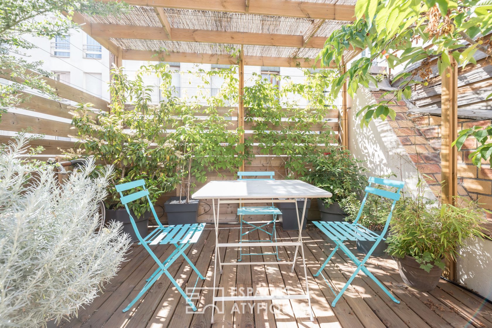 Ancienne maison ouvrière avec terrasse