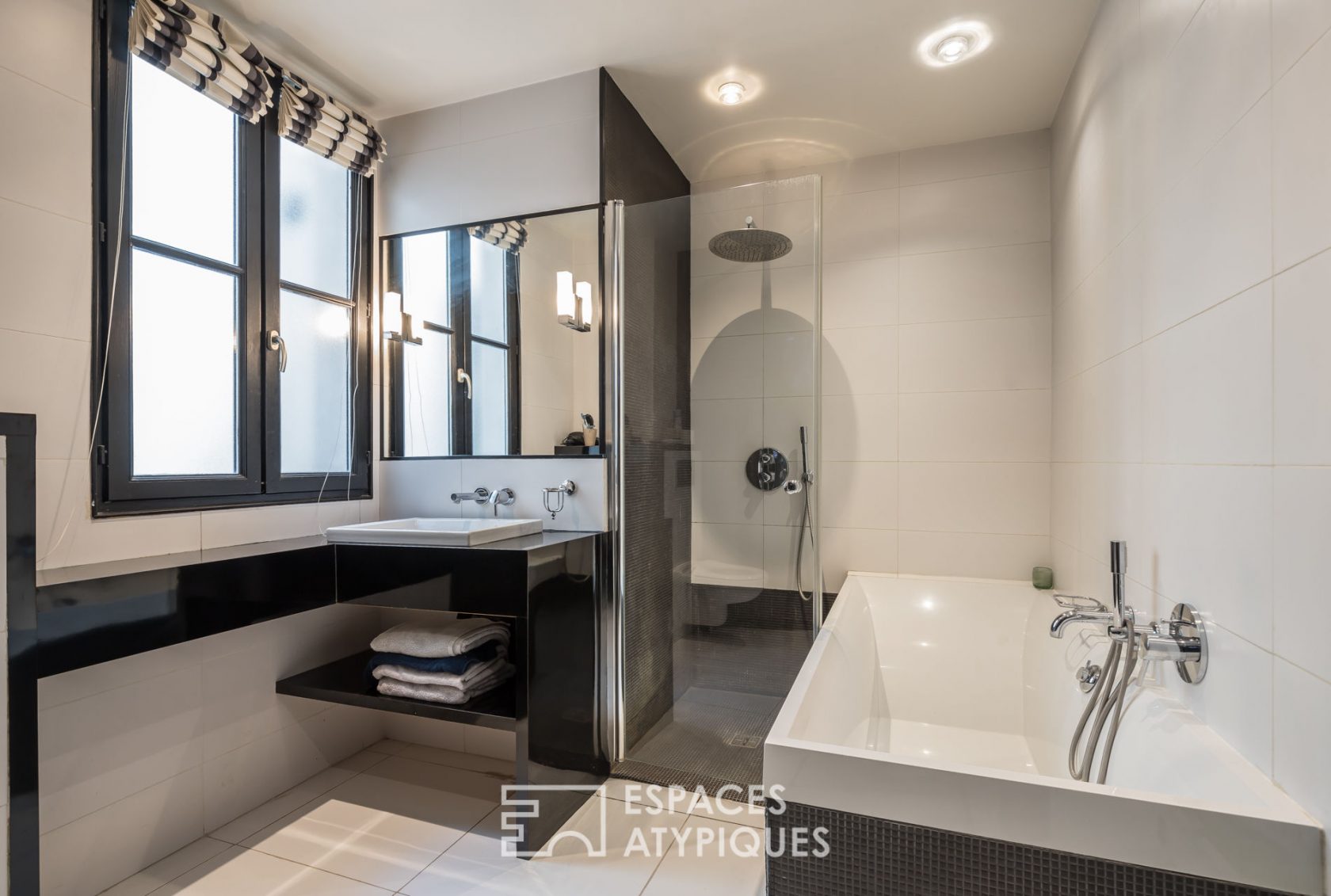 Appartement contemporain avec vue