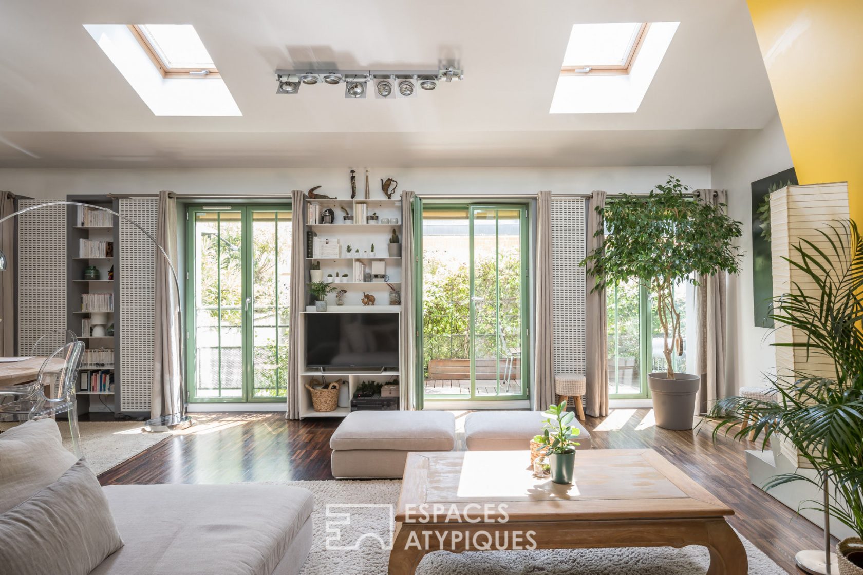 Maison contemporaine avec terrasses dans une ancienne usine