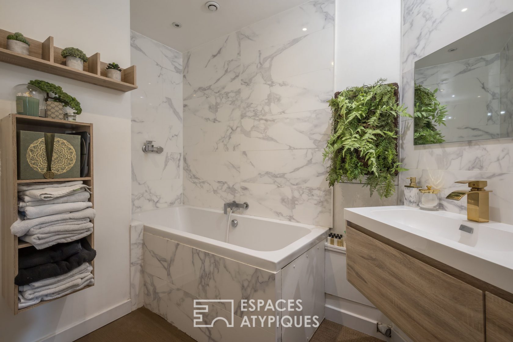 Contemporary apartment