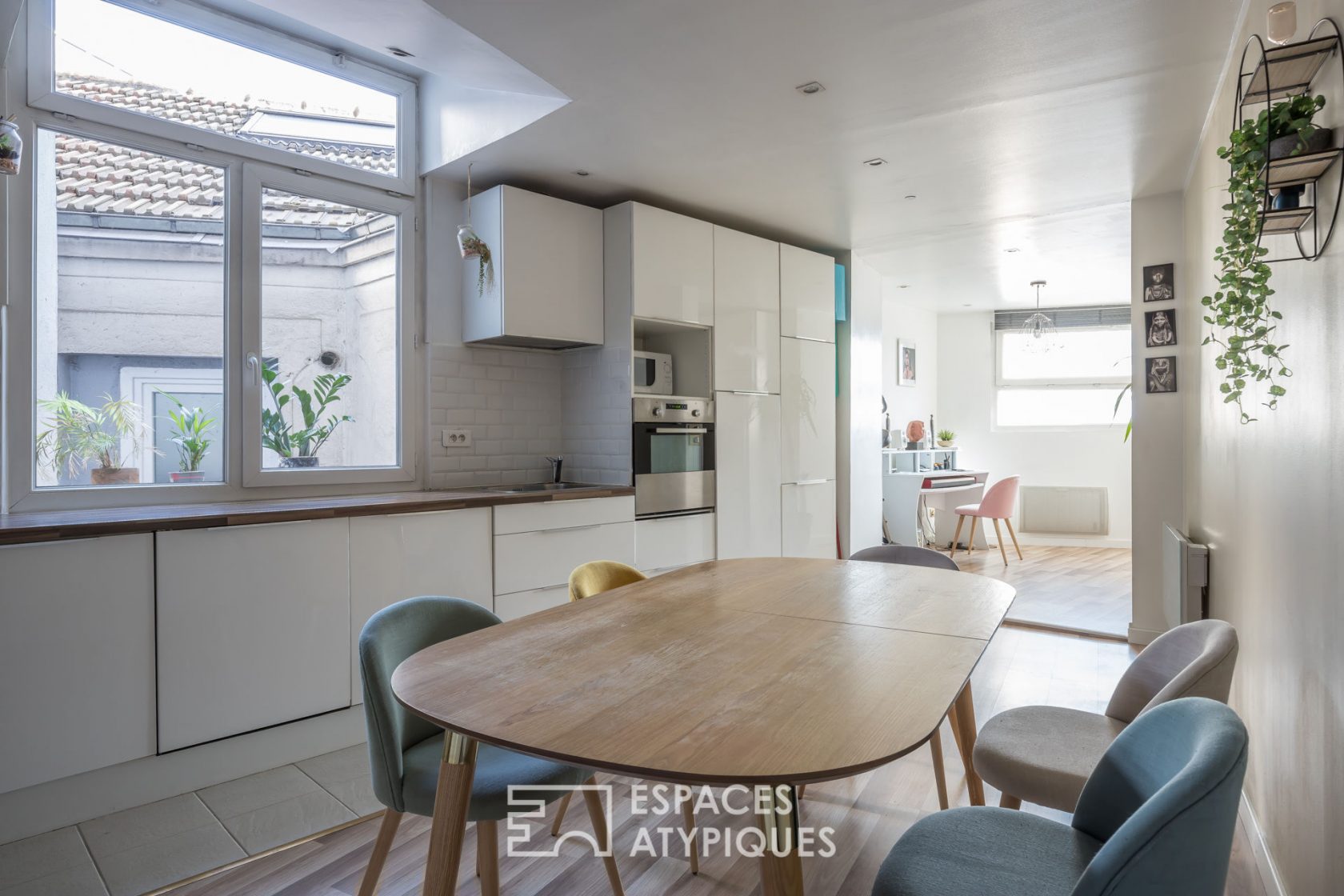 Contemporary apartment