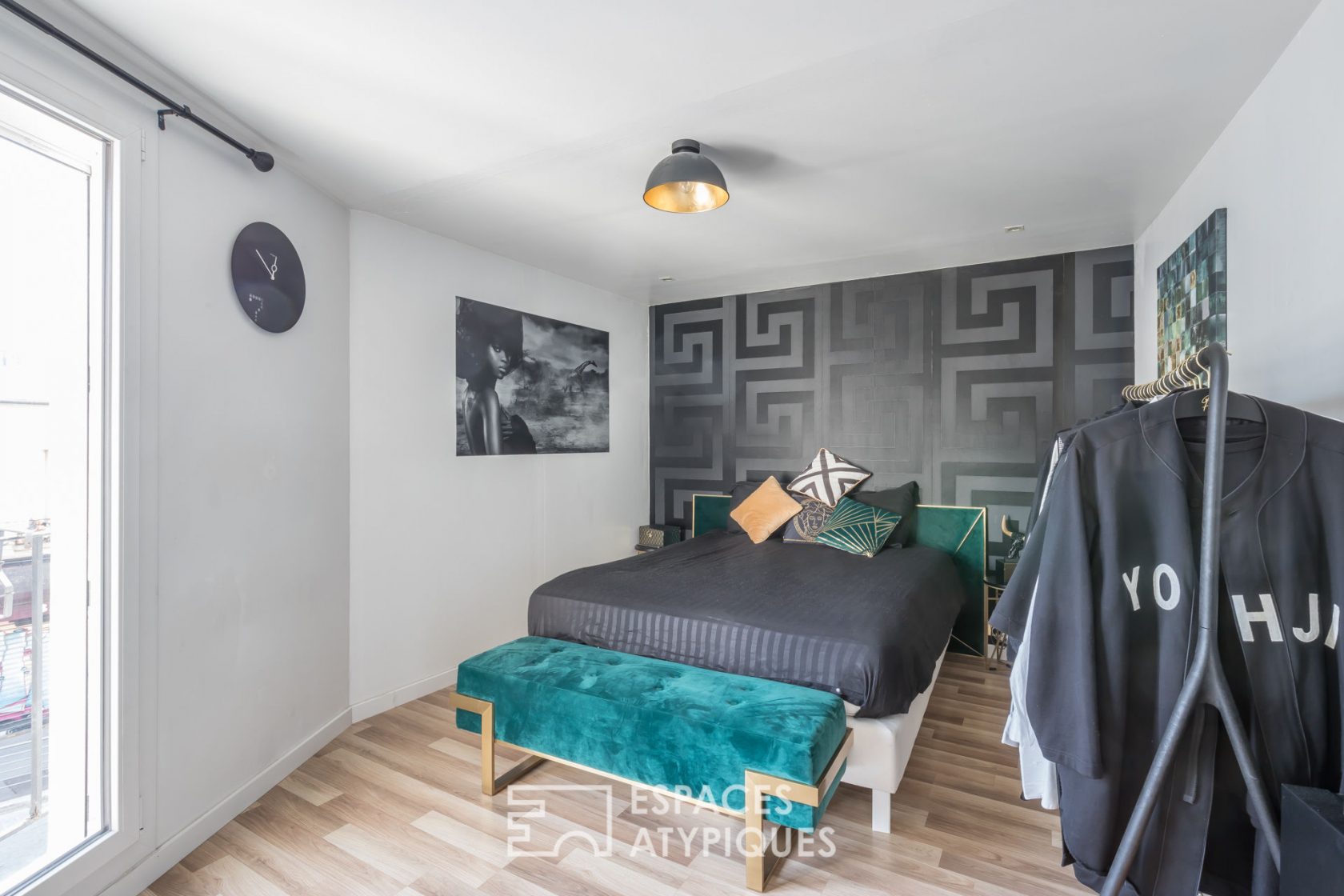 Contemporary apartment