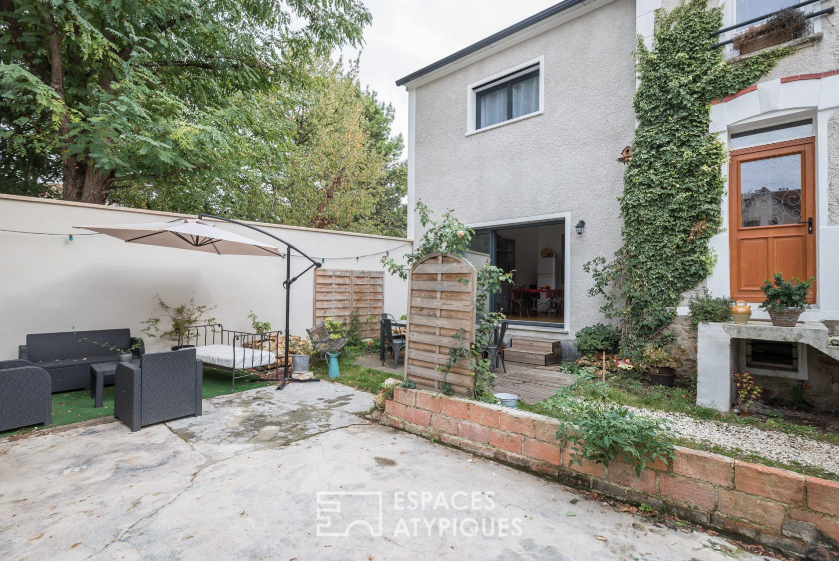 House with garden and contemporary extension