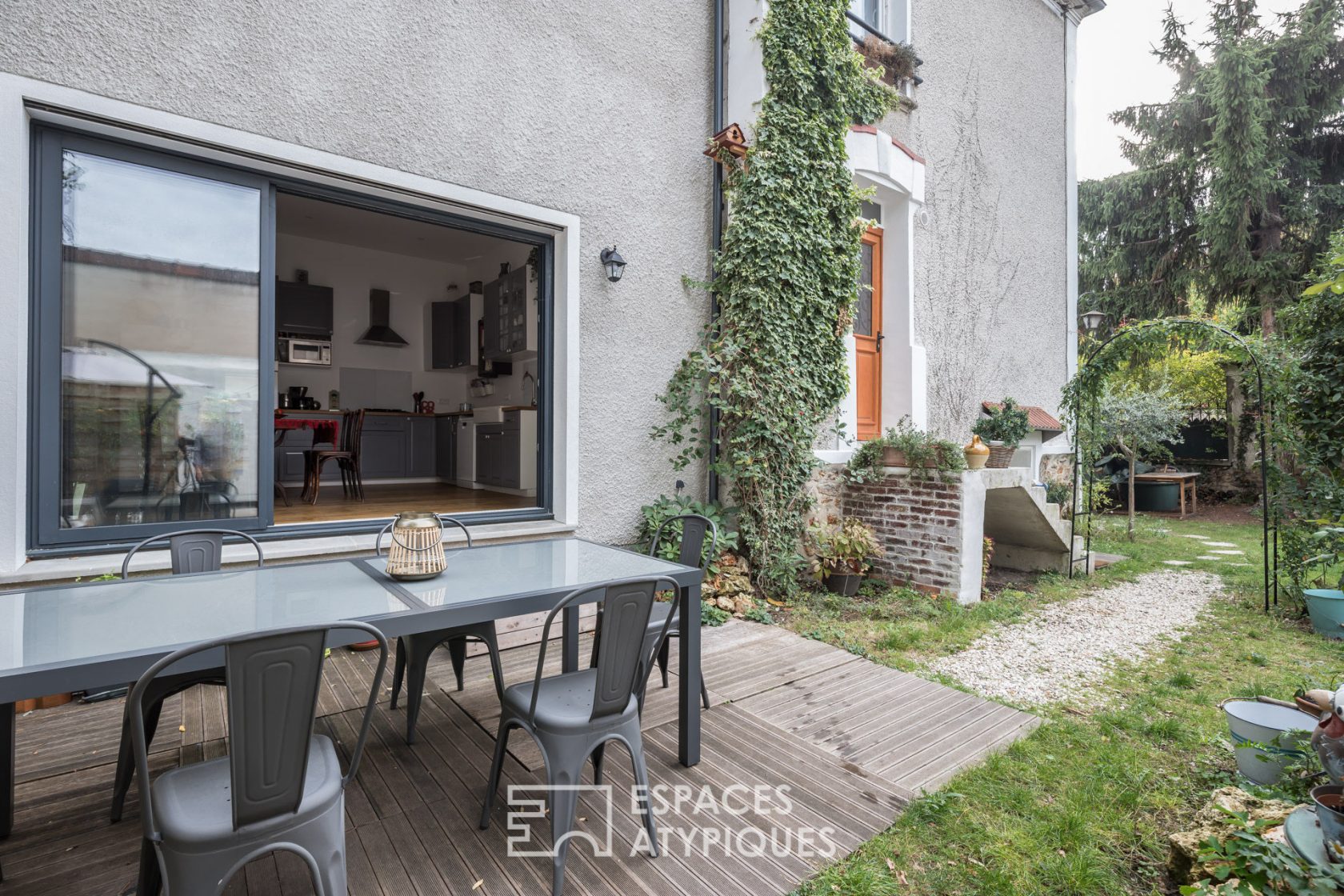 Maison avec jardin et extension contemporaine