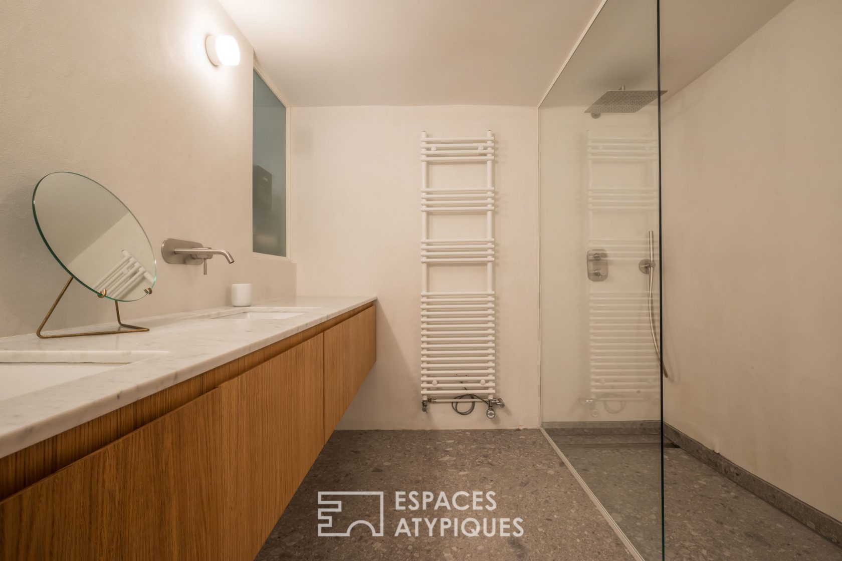Loft contemporain avec cour