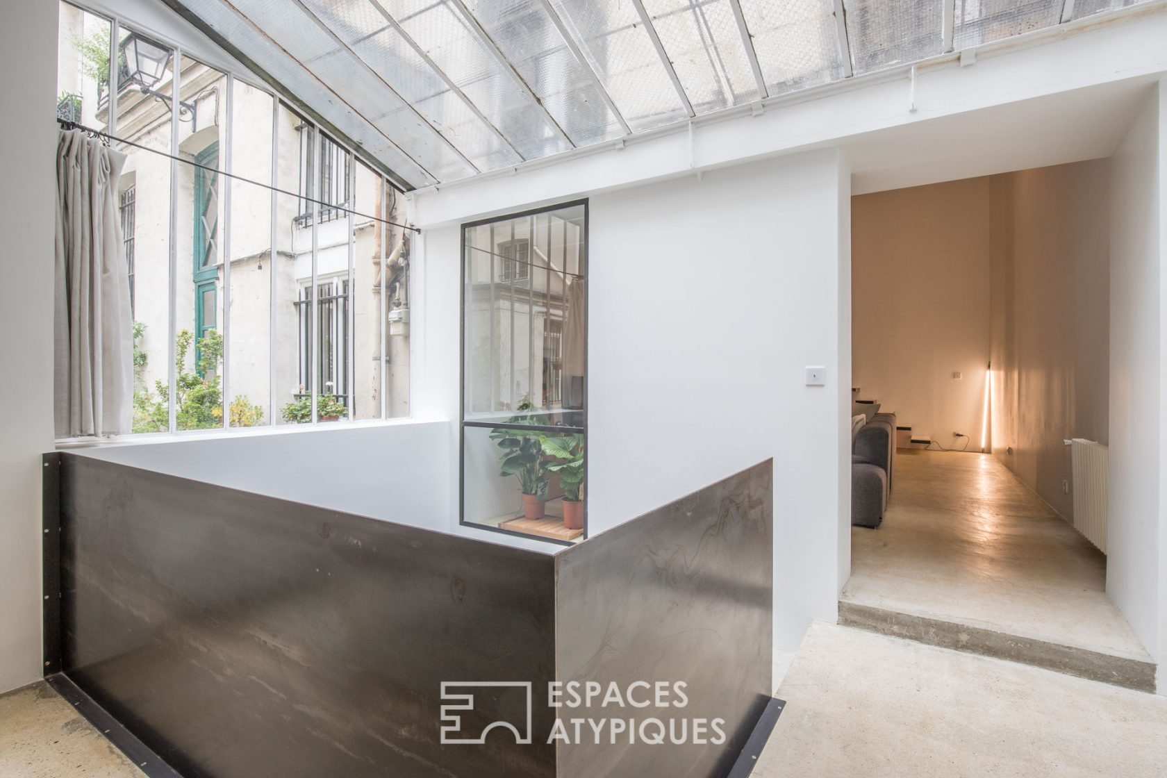 Loft contemporain avec cour