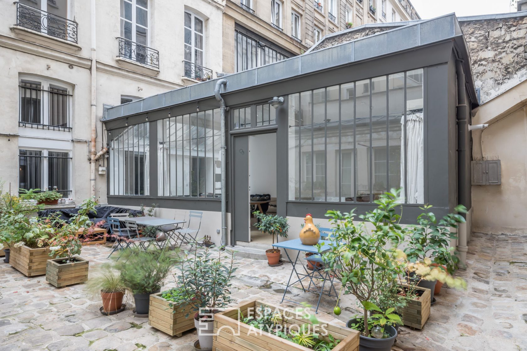 Loft contemporain avec cour