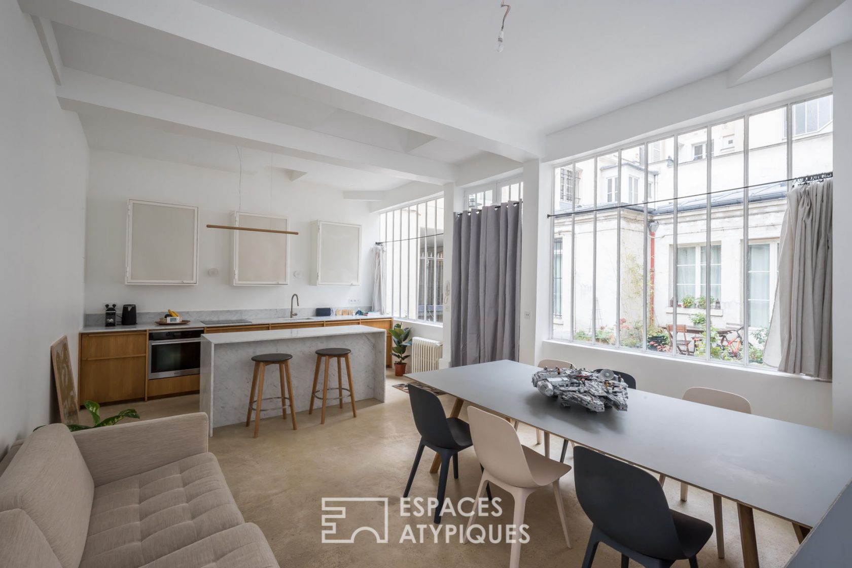 Loft contemporain avec cour