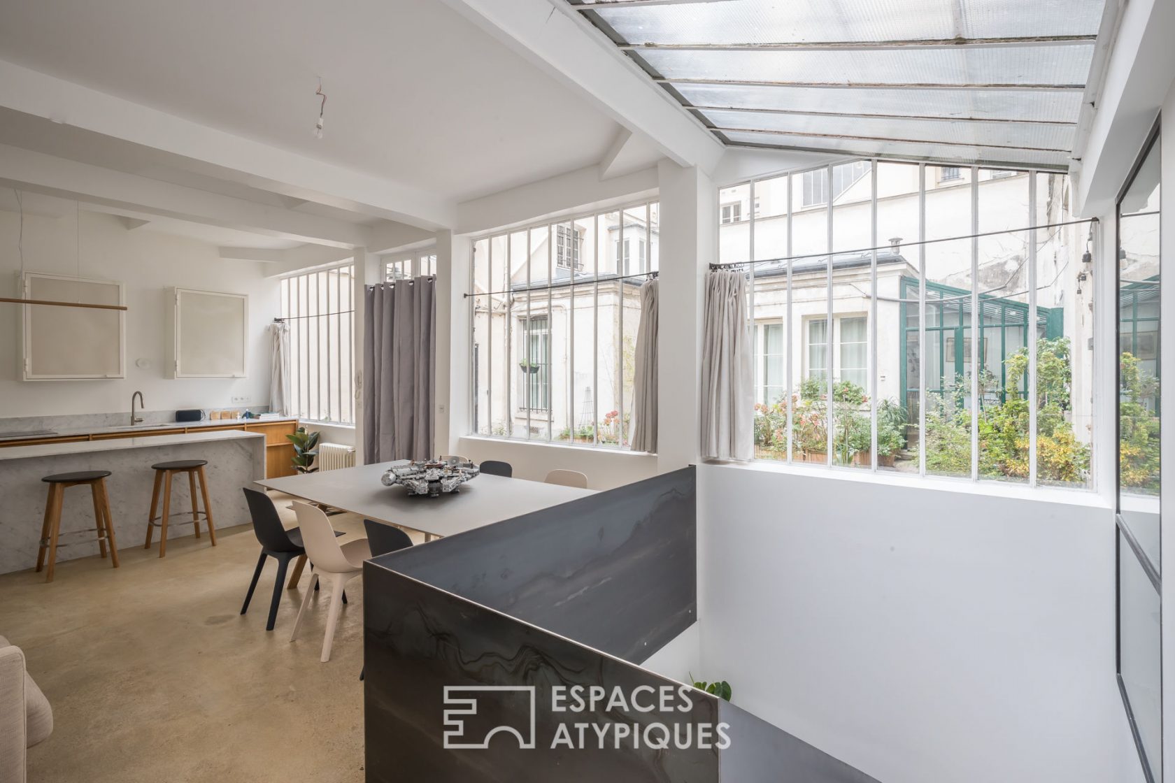 Loft contemporain avec cour