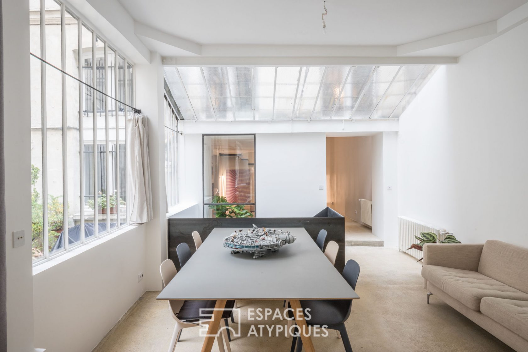 Loft contemporain avec cour
