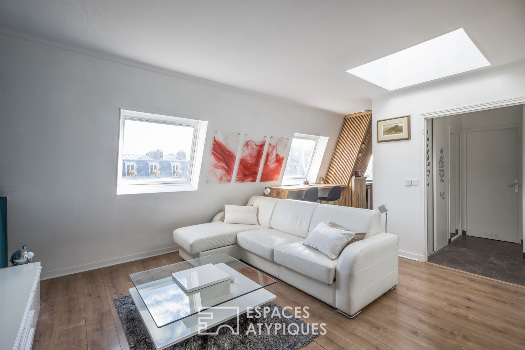 Contemporary top floor with view