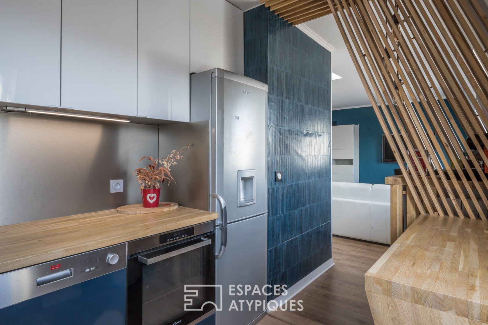 Contemporary top floor with view