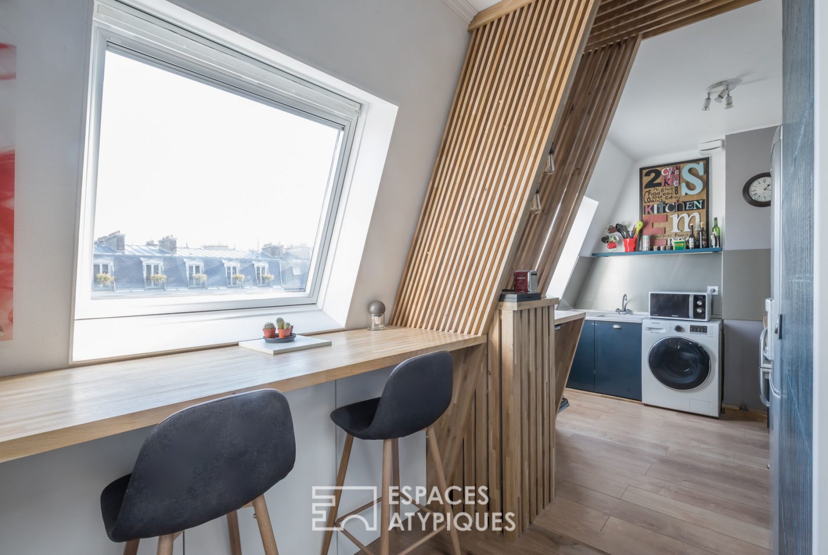 Contemporary top floor with view