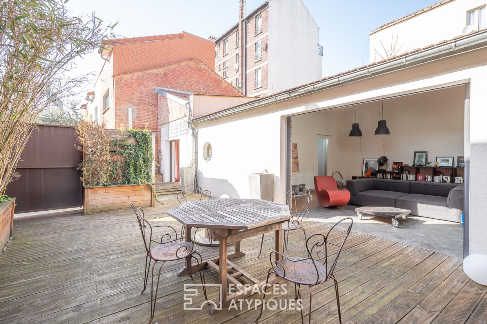 Loft house with terrace and workshop