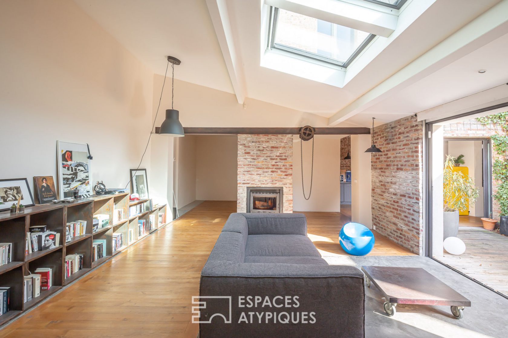 Loft house with terrace and workshop