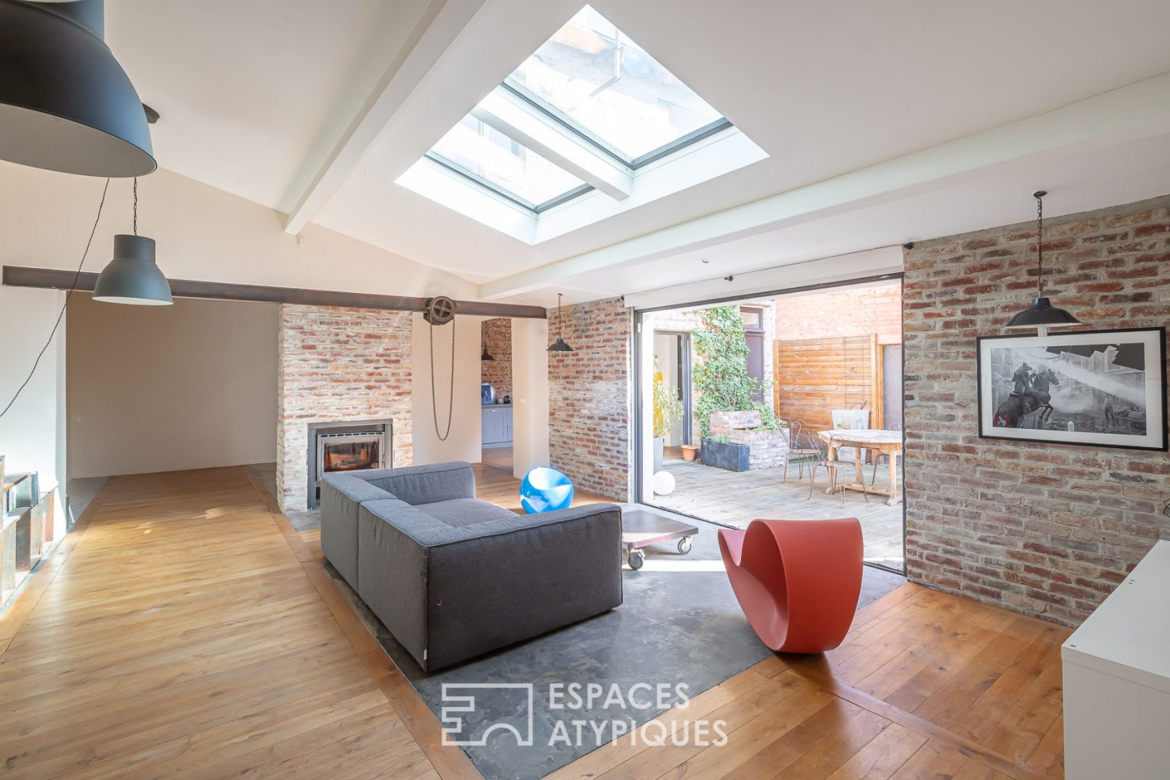 Loft house with terrace and workshop