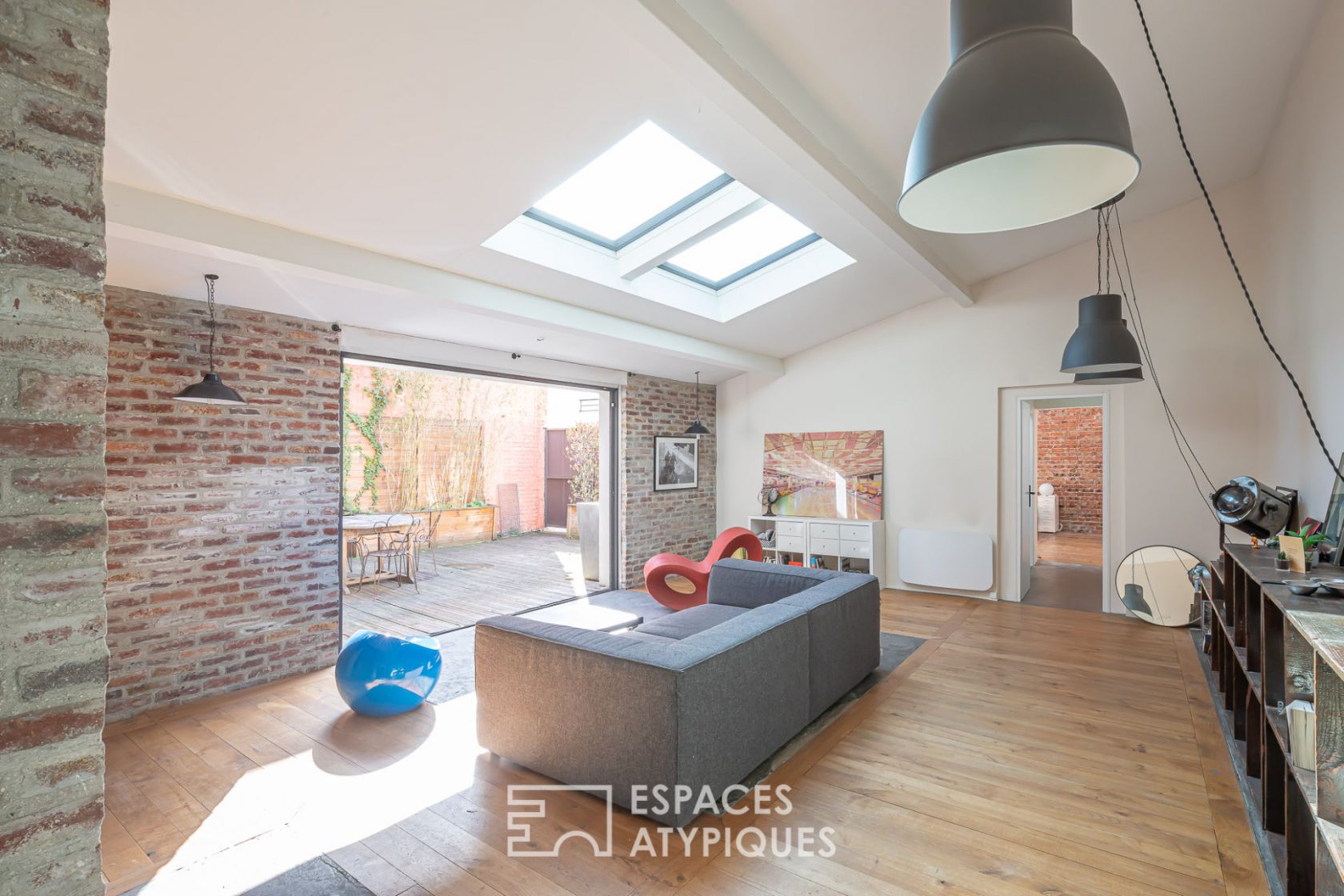 Loft house with terrace and workshop
