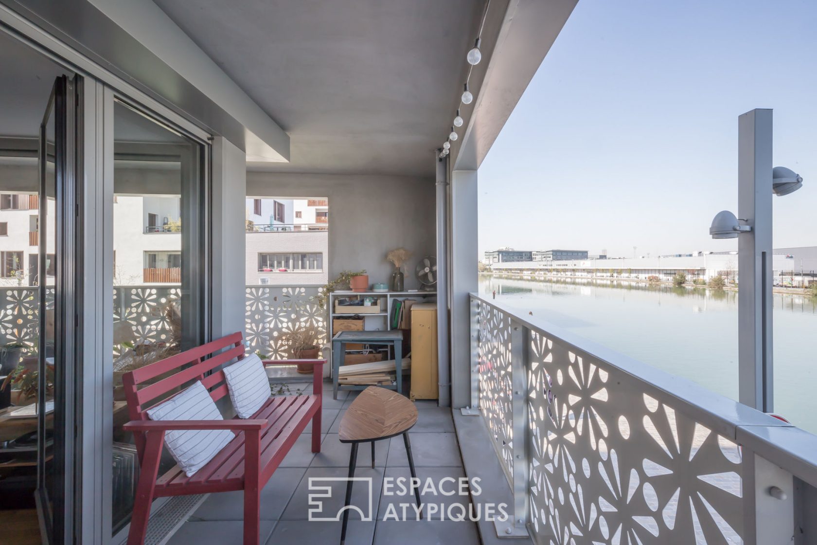 Apartment with terrace at Newport