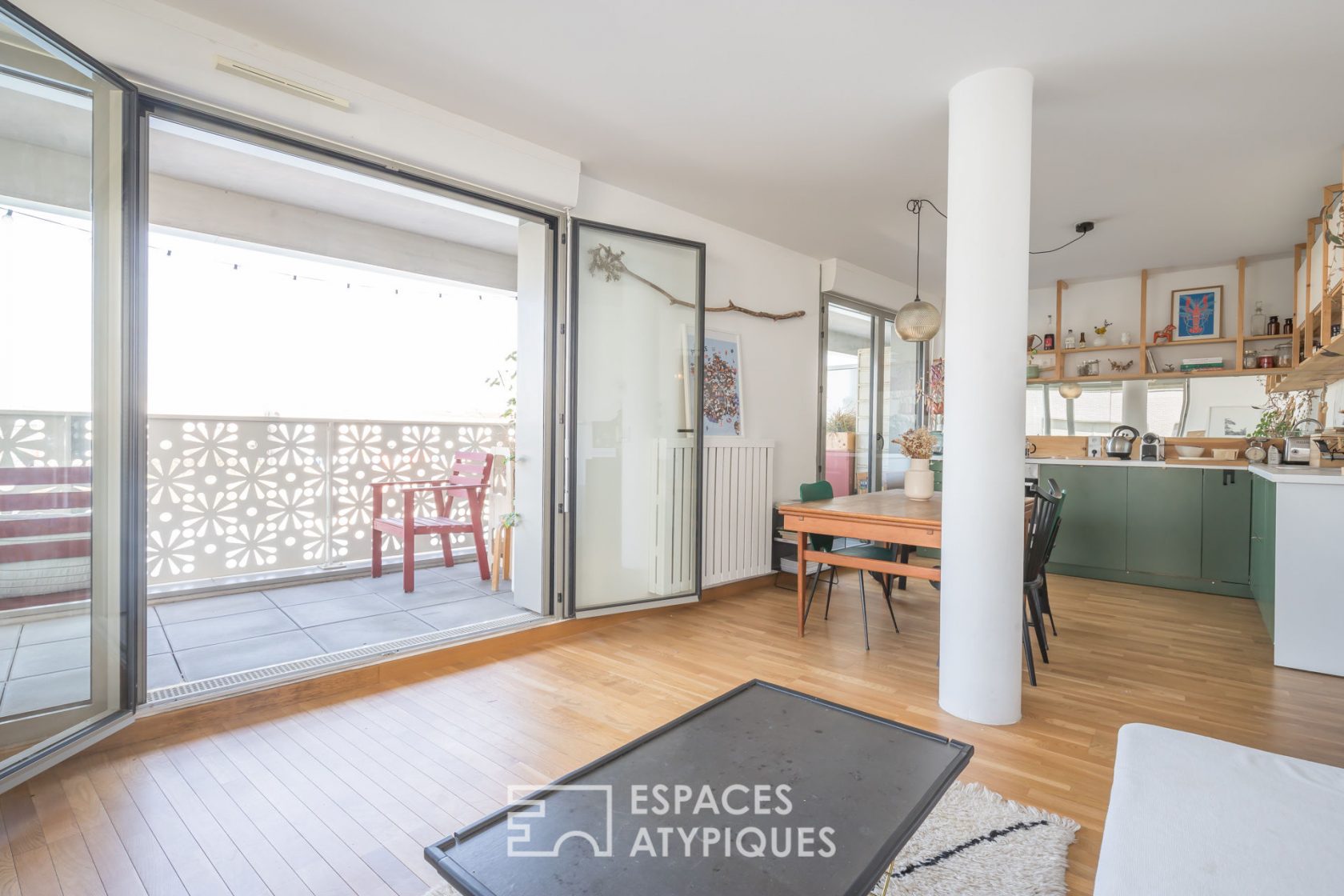 Apartment with terrace at Newport