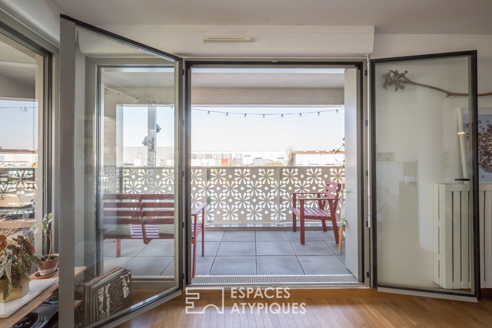 Apartment with terrace at Newport