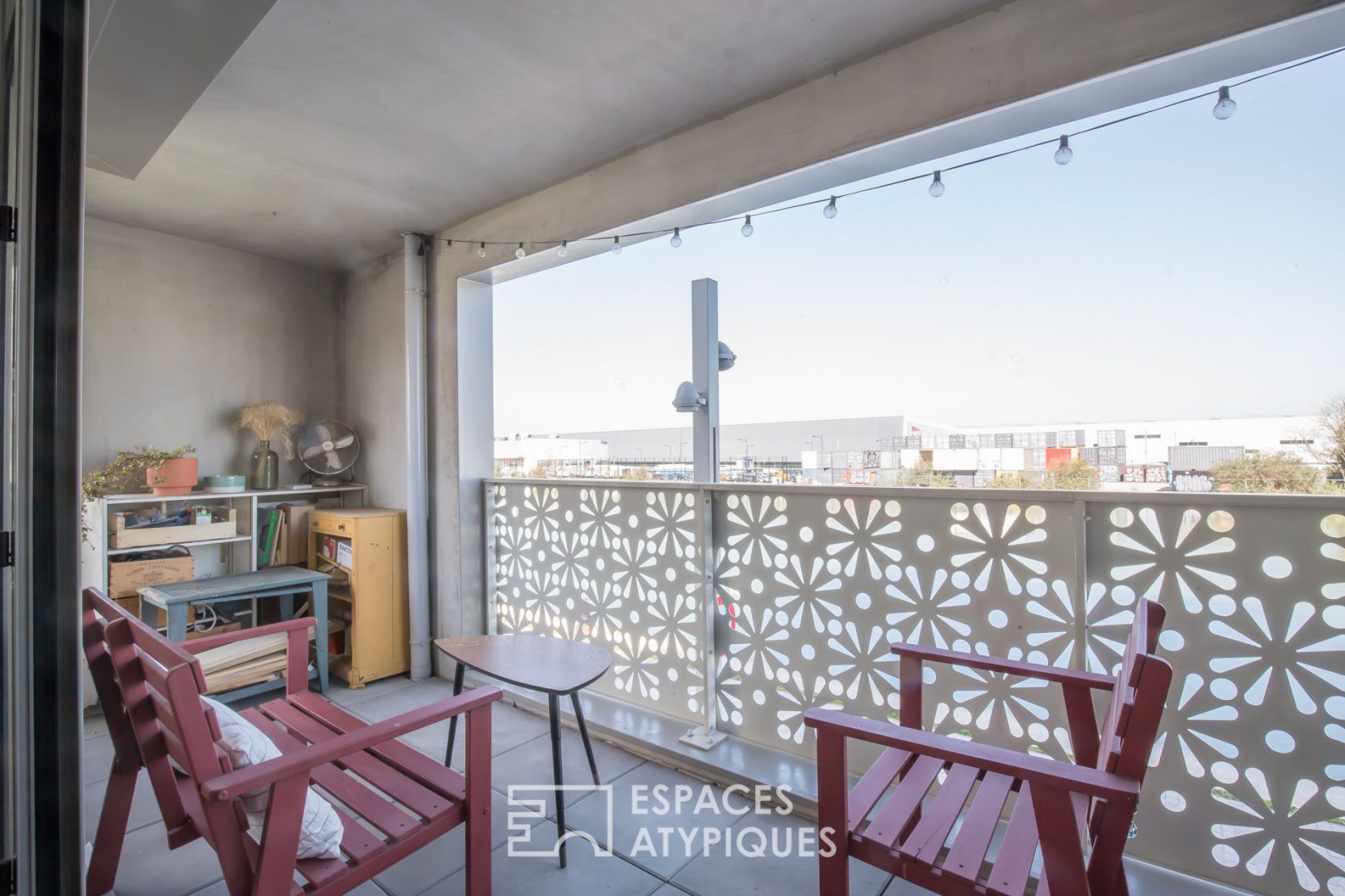Apartment with terrace at Newport