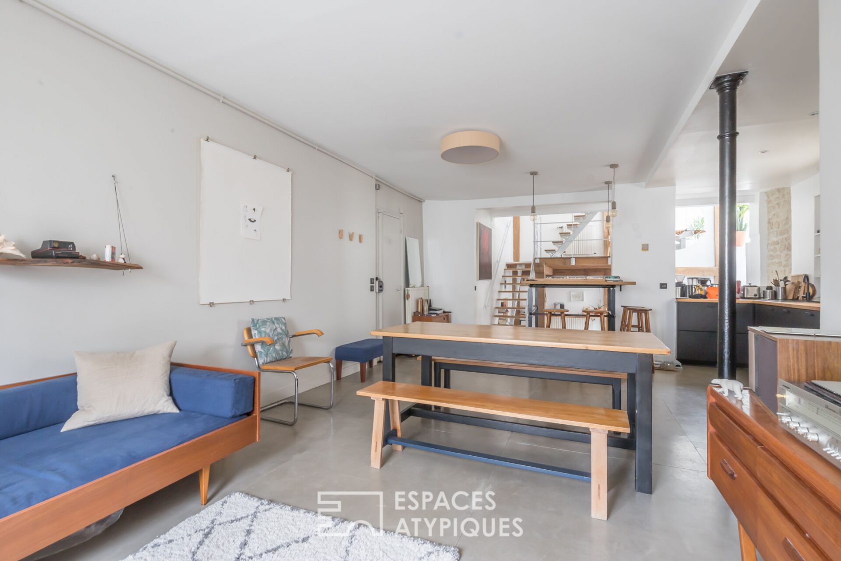 Loft avec salle de cinéma dans un ancien café charbon