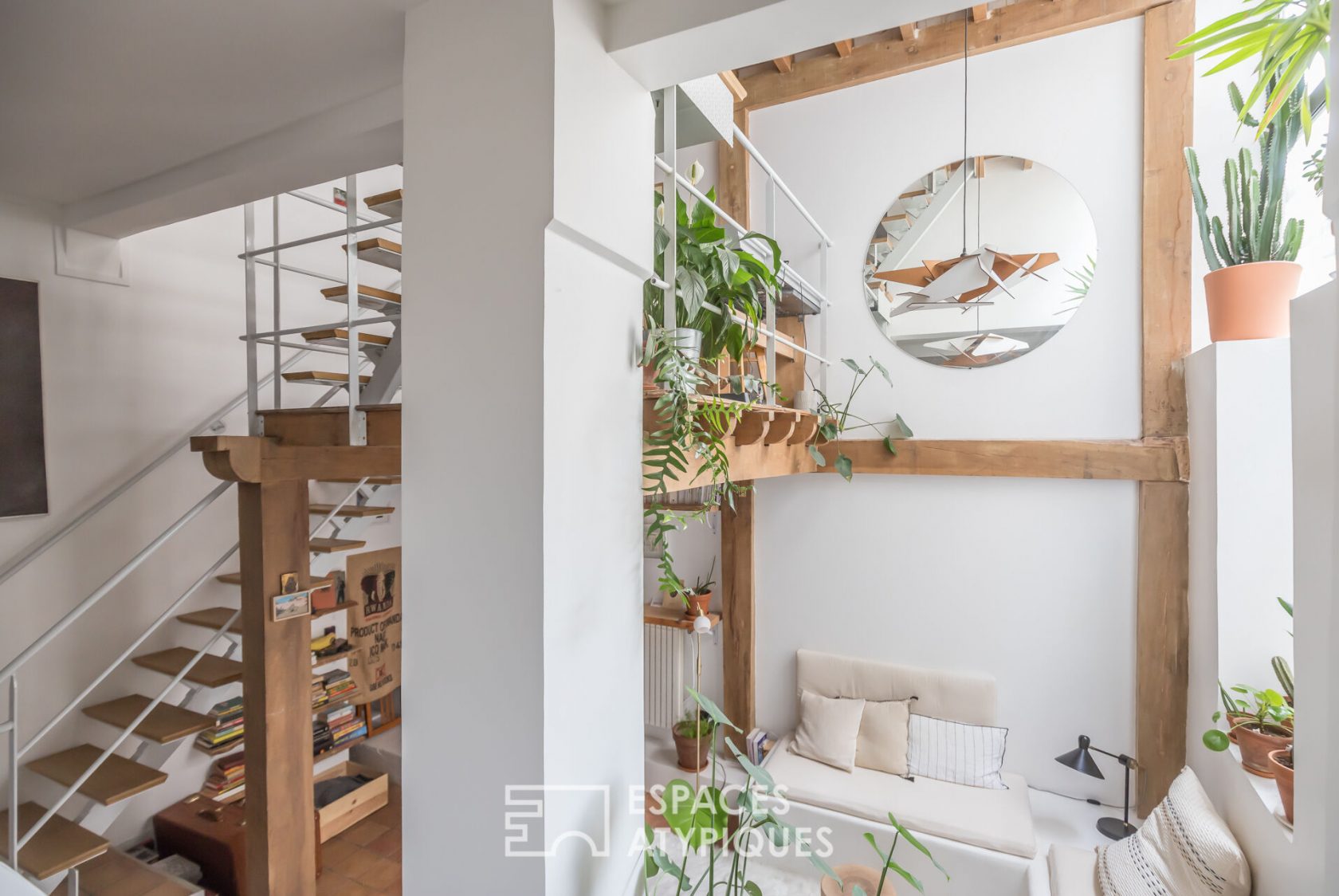 Loft with cinema room in a former charcoal café