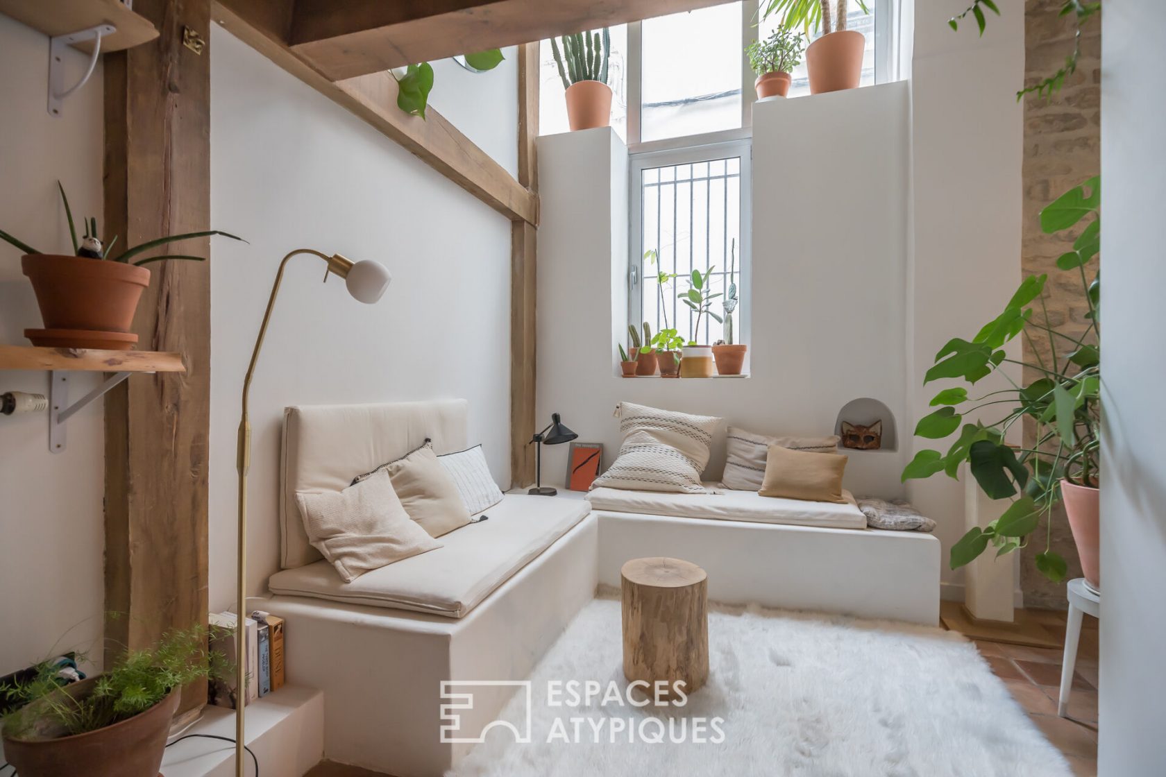 Loft with cinema room in a former charcoal café