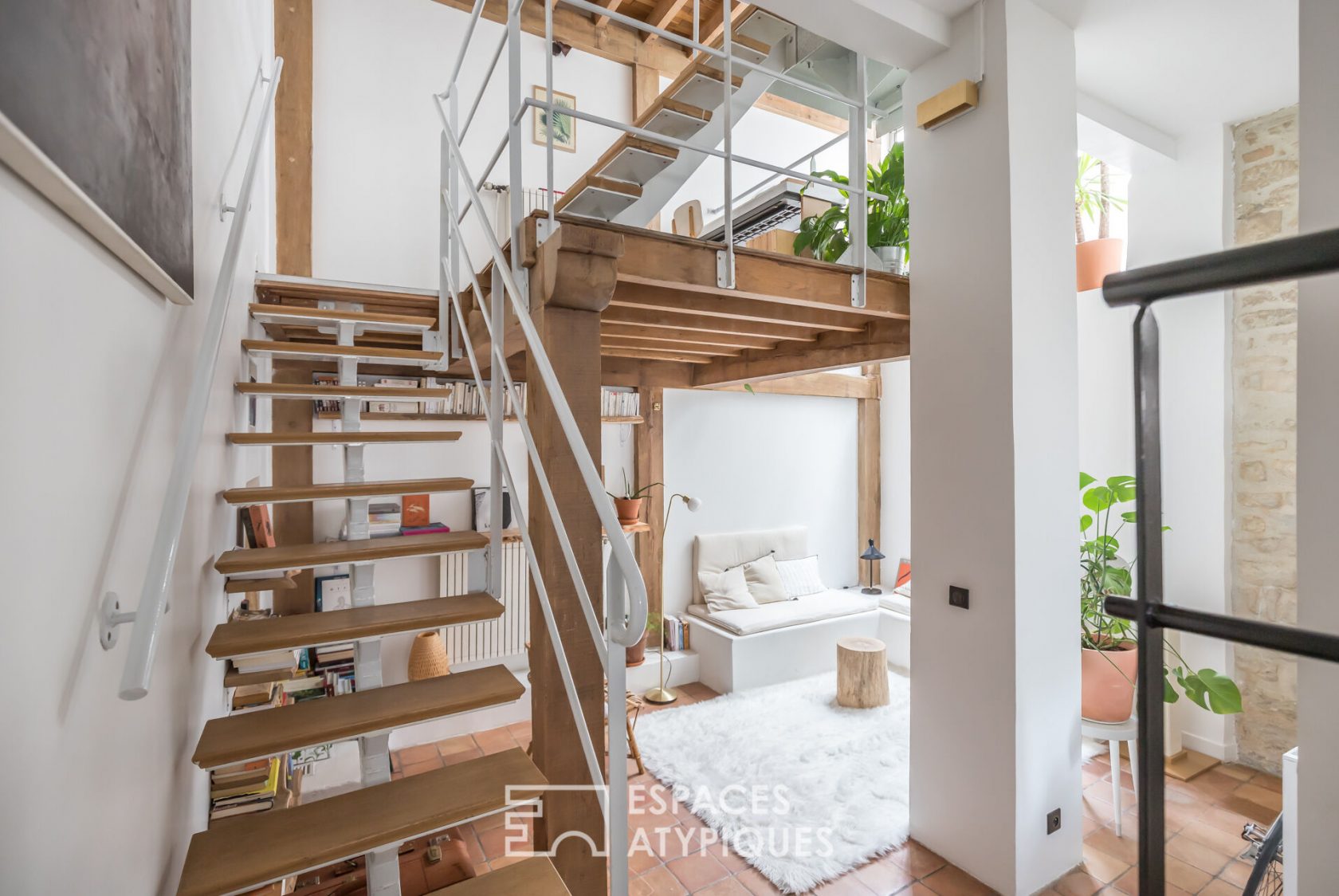 Loft with cinema room in a former charcoal café