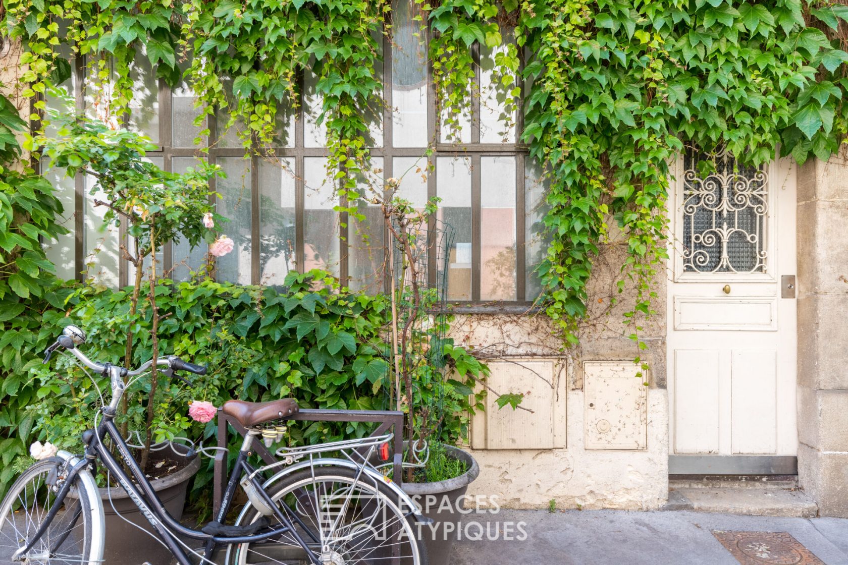 Old workshop rehabilitated in a passage