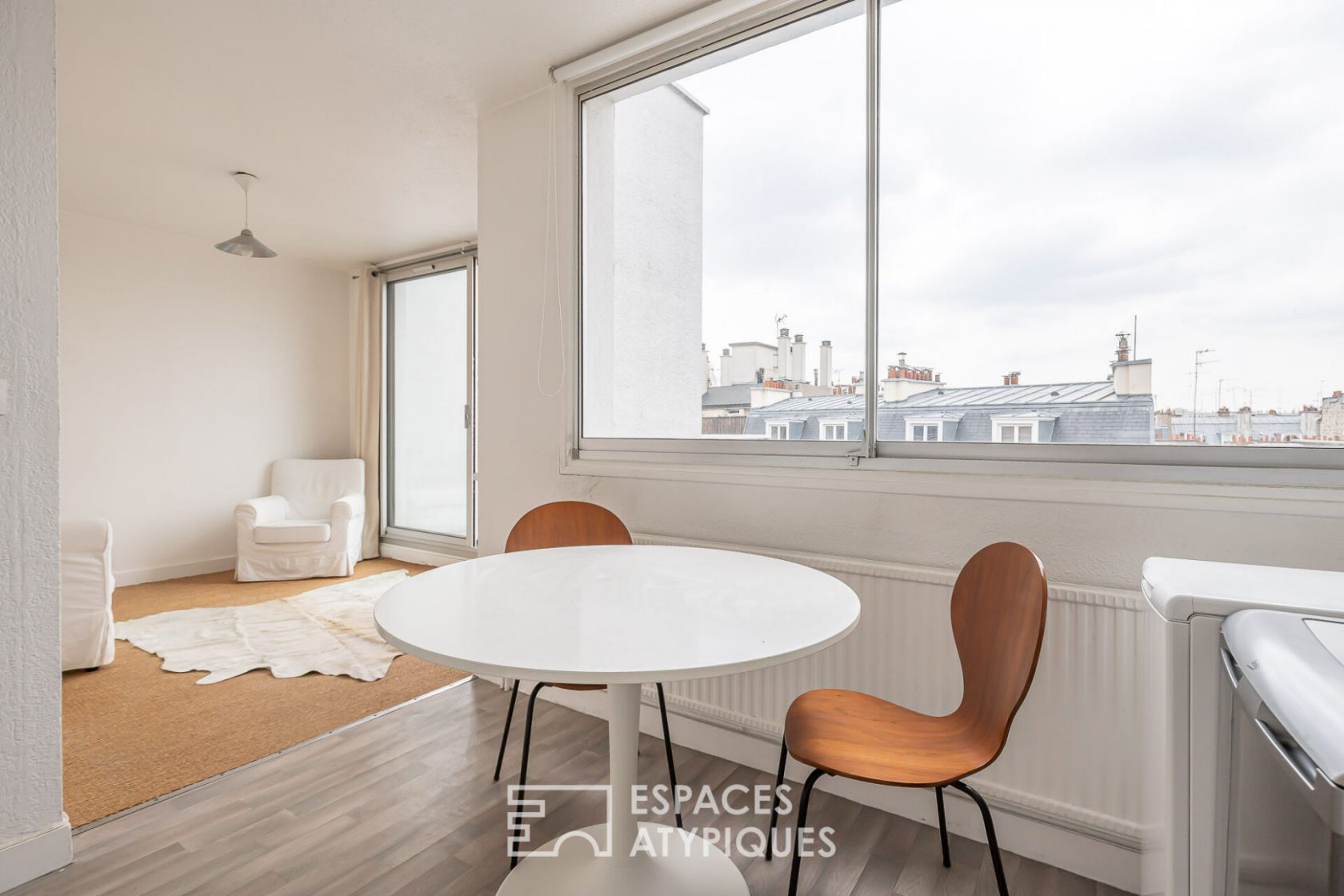 Dernier étage avec terrasse et vue Sacré Coeur