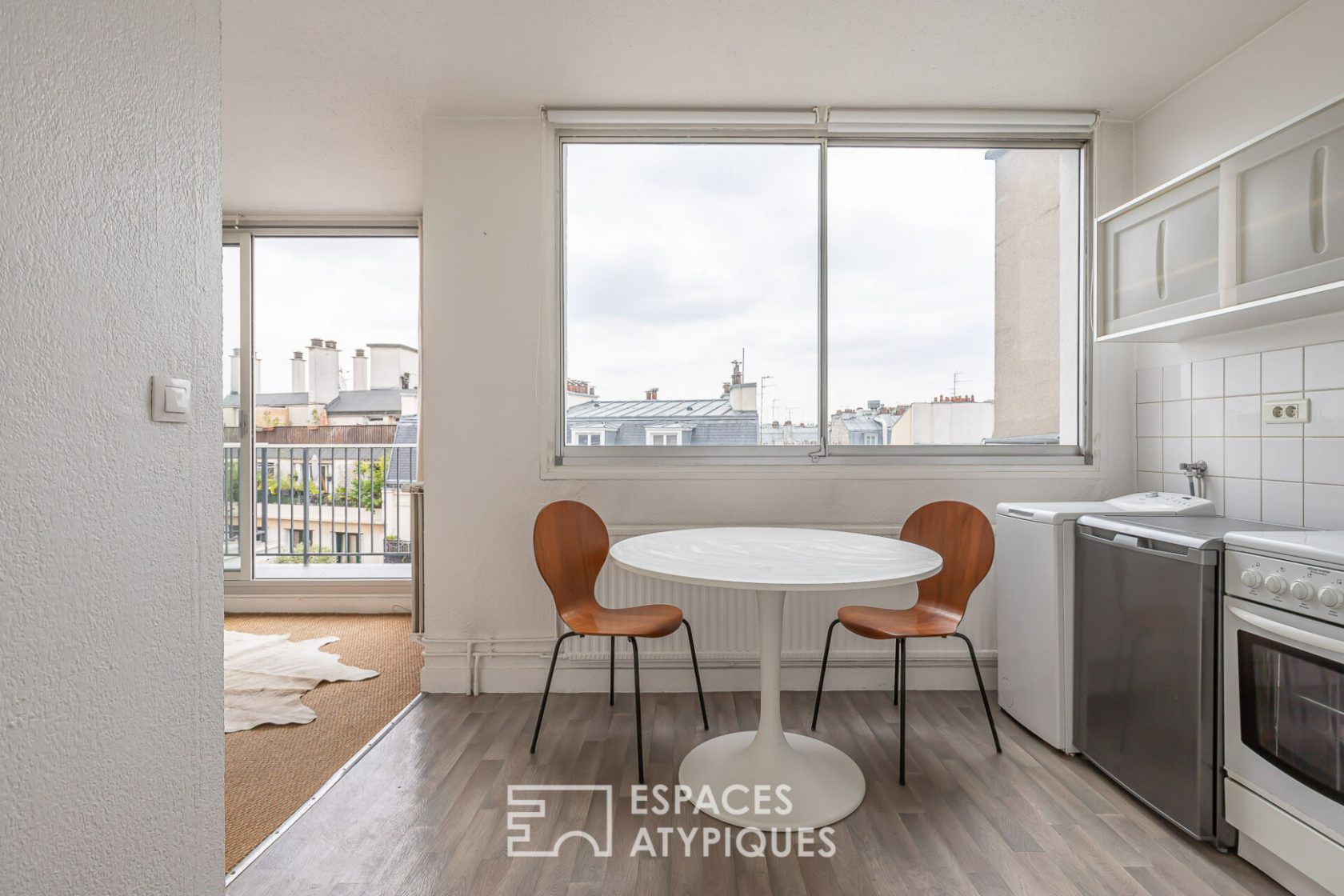 Dernier étage avec terrasse et vue Sacré Coeur