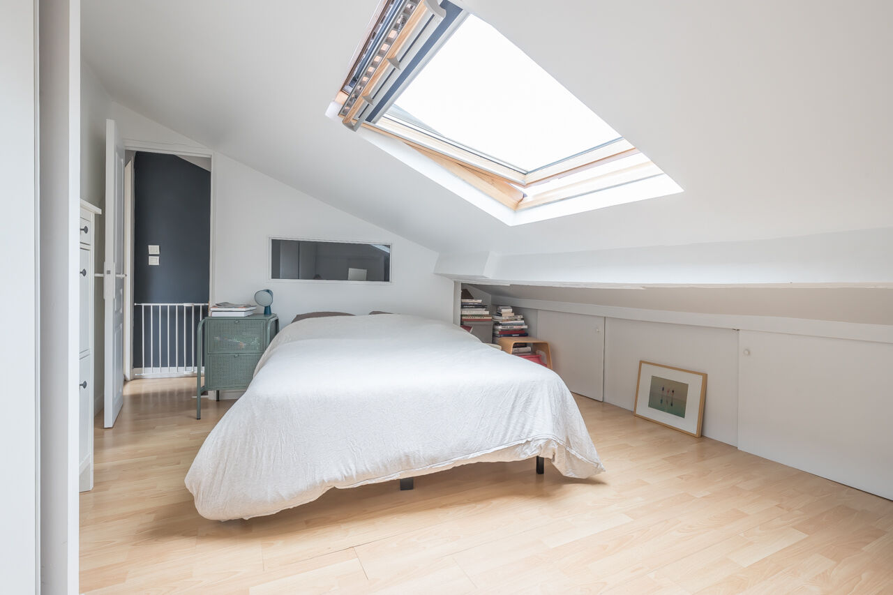 Contemporary top floor duplex