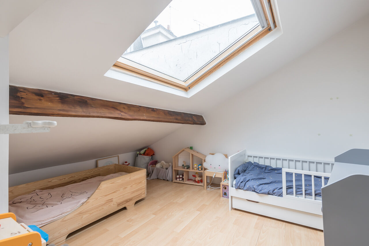 Contemporary top floor duplex
