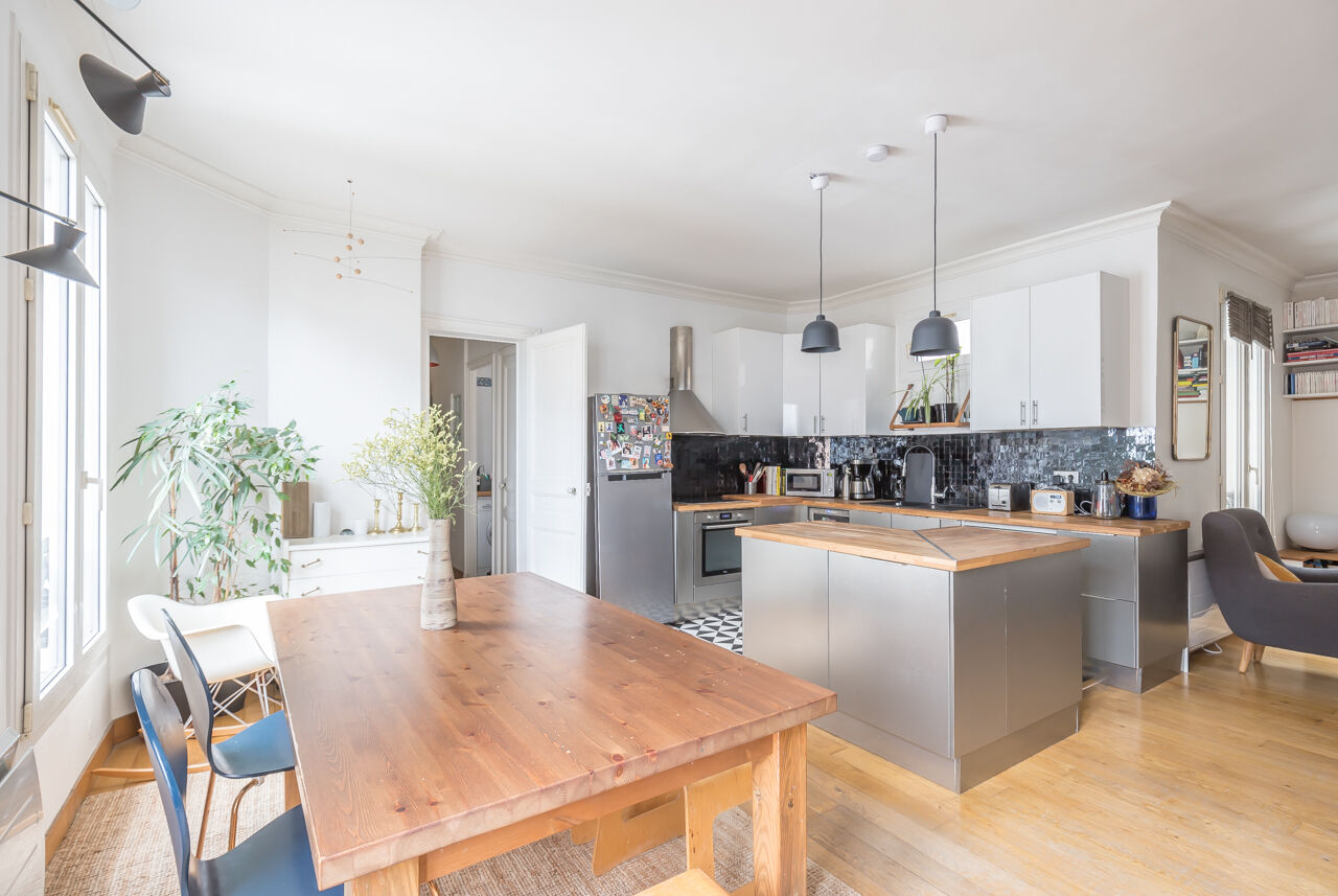 Contemporary top floor duplex