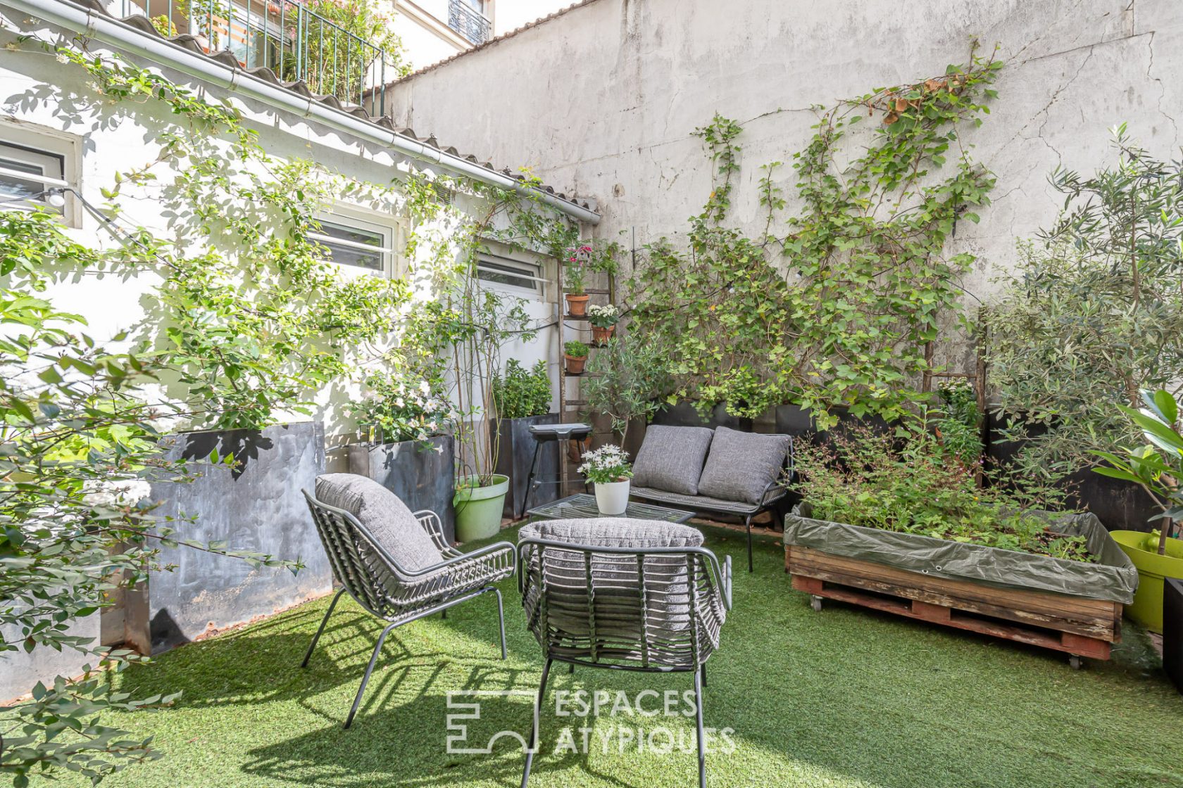 Old bakery rehabilitated with garden