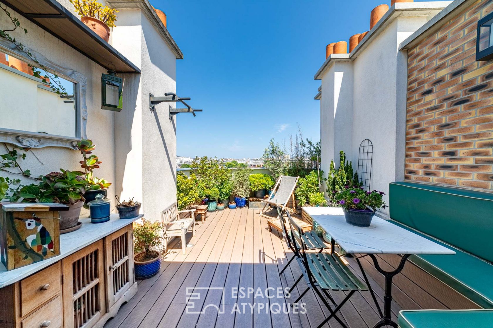 Triplex on top floor and terrace with view