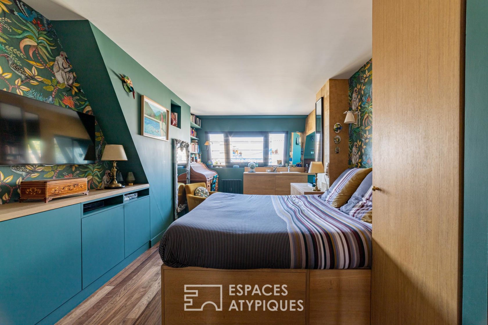 Triplex on top floor and terrace with view