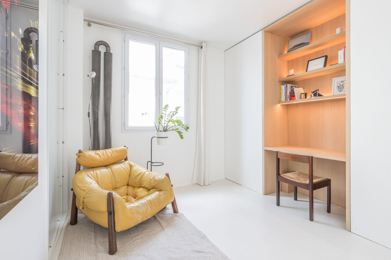 Architect apartment with balcony / terrace
