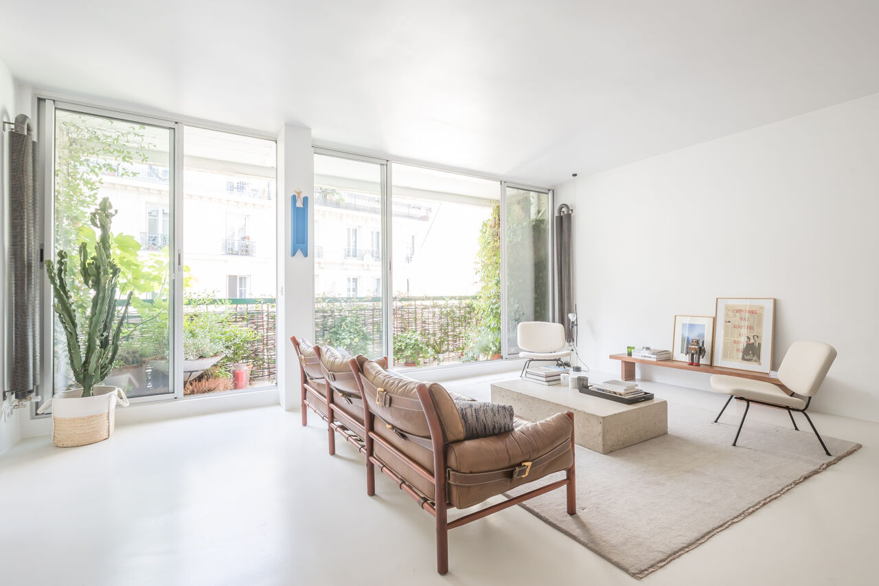 Architect apartment with balcony / terrace