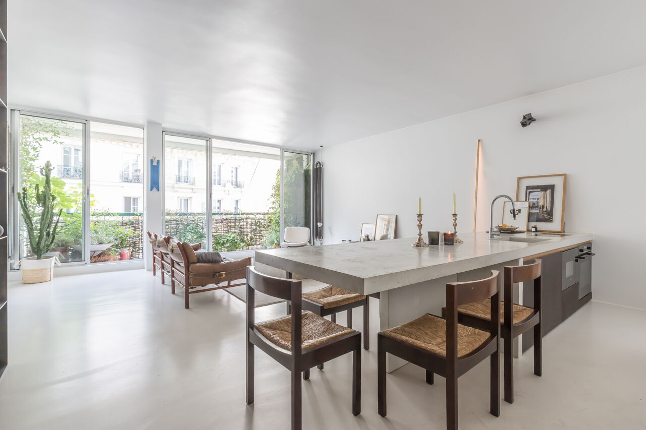Architect apartment with balcony / terrace