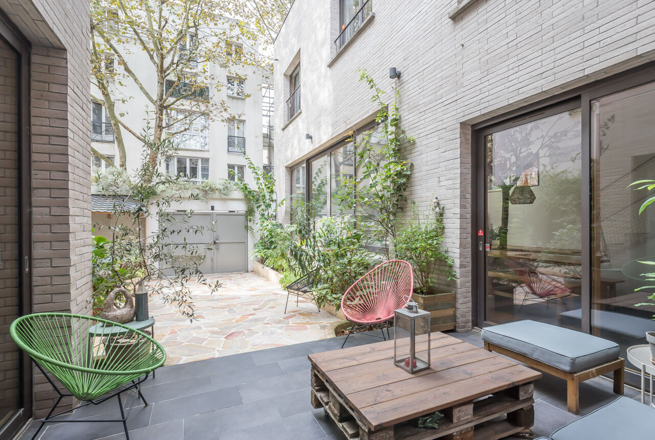 Architect house with courtyard and terraces