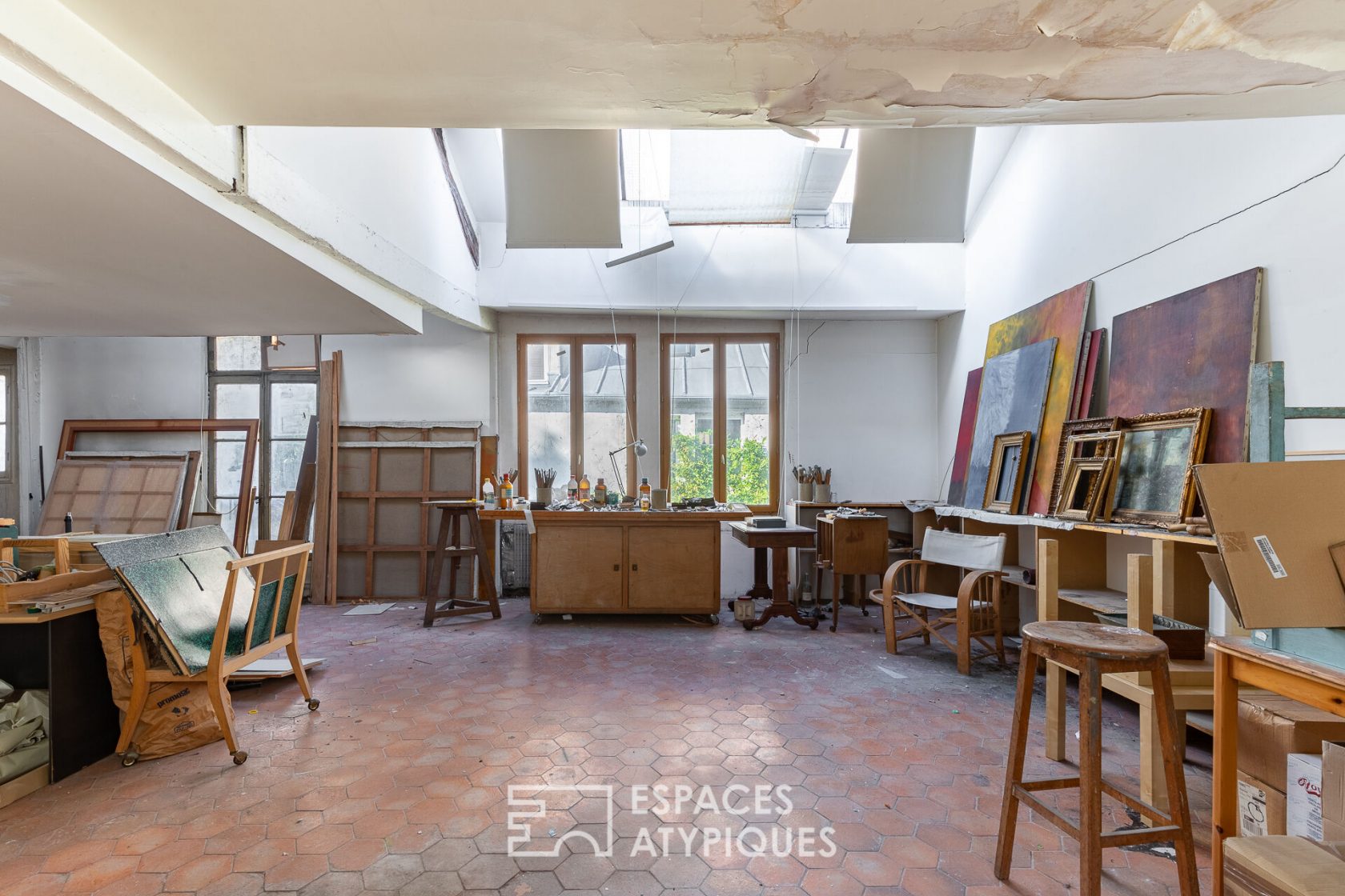 Ancien atelier d’artiste en derniers étages à réinventer