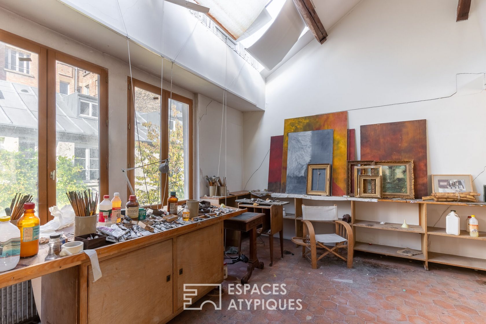 Ancien atelier d’artiste en derniers étages à réinventer