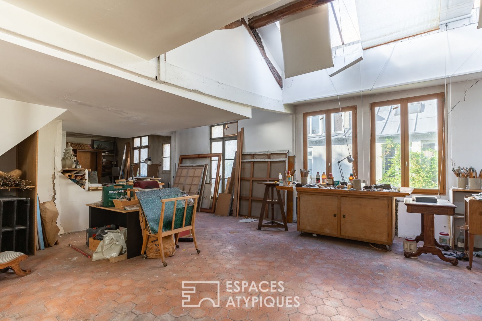 Ancien atelier d’artiste en derniers étages à réinventer