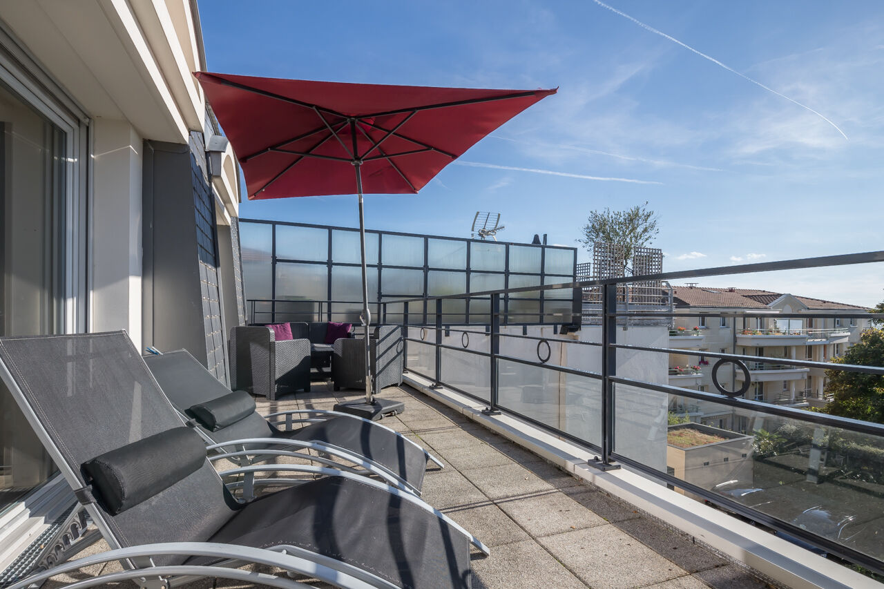 Apartment with terrace and open view