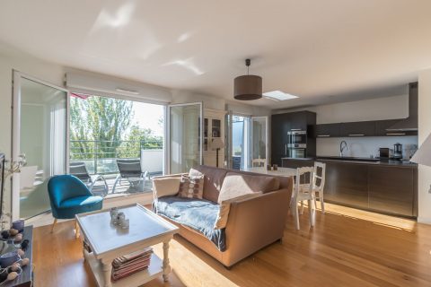 Apartment with terrace and open view