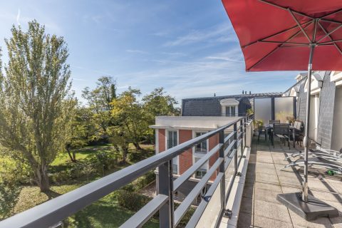 Apartment with terrace and open view