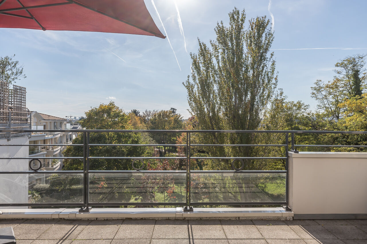 Apartment with terrace and open view