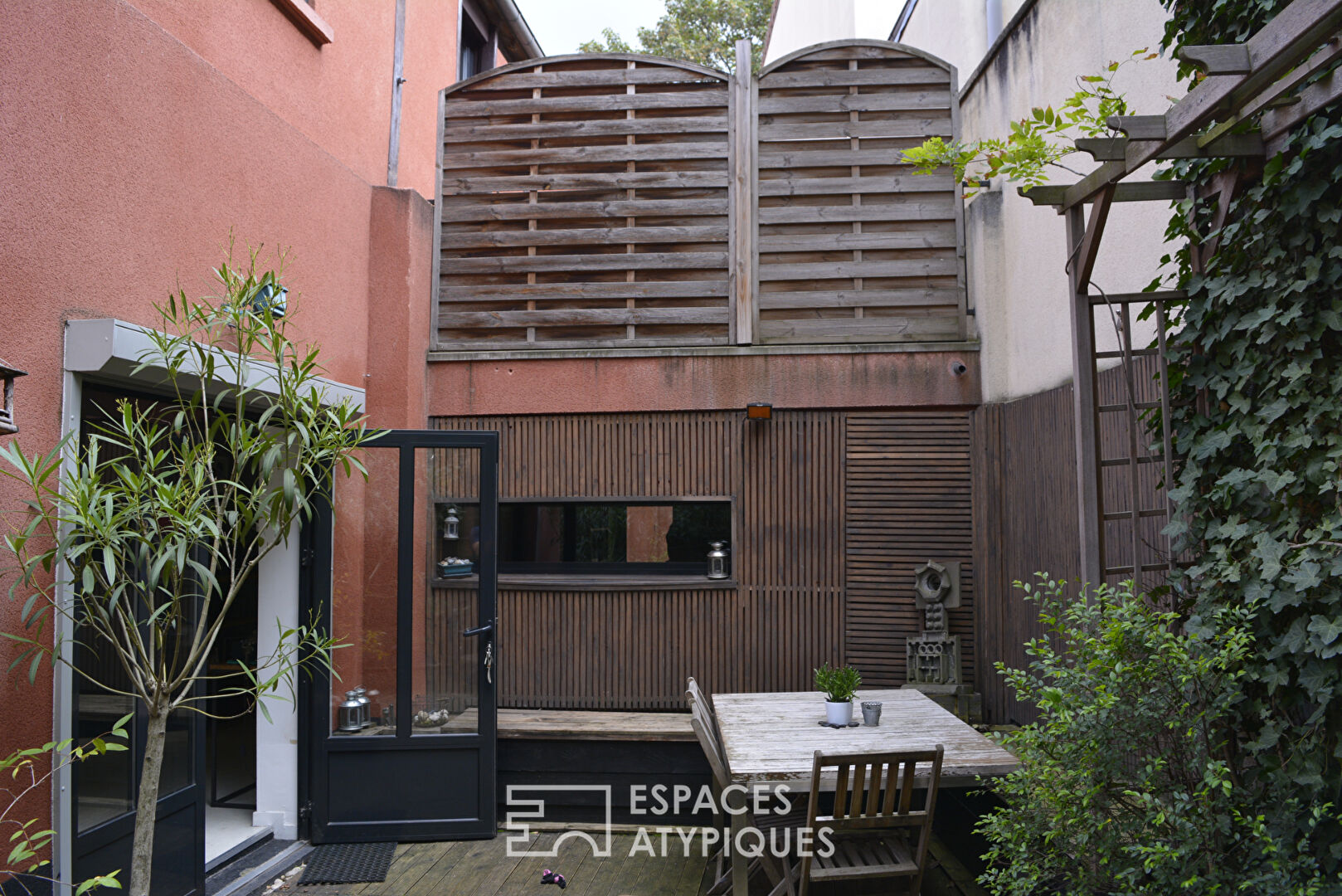 Loft between two courtyards